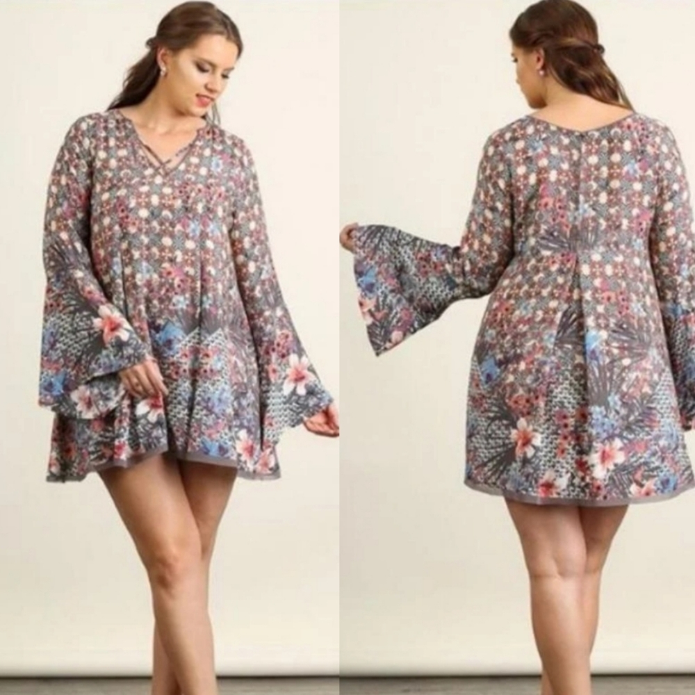 Umgee Floral Shift Bell Sleeve Tunic Size Large
